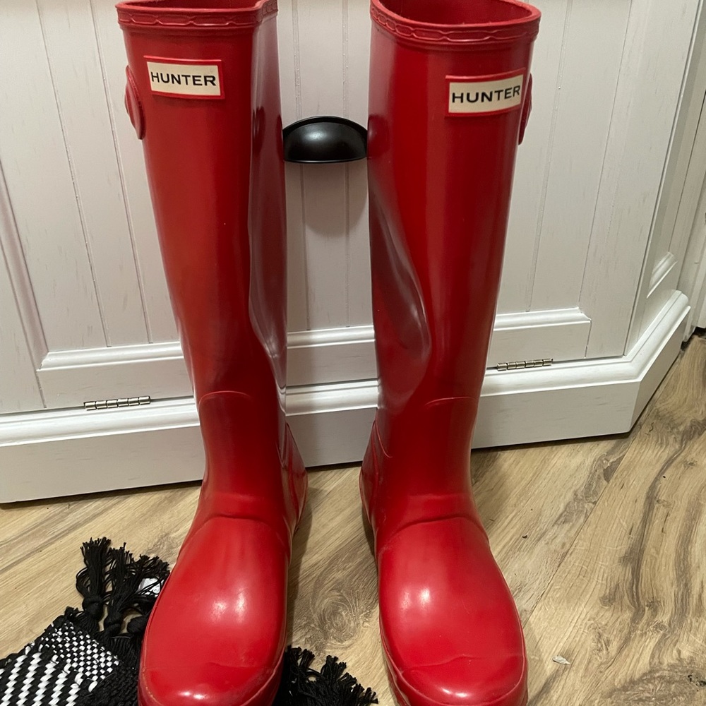 Women’s Red Hunter Boots. Size 7